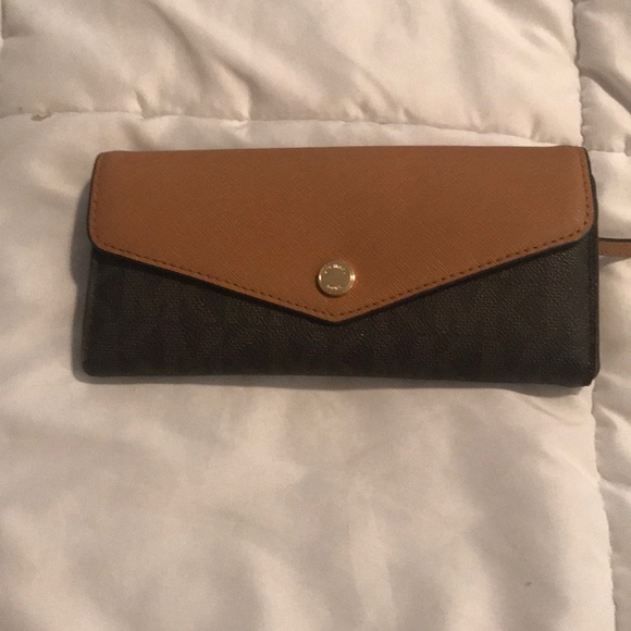 Michael Kors Wallet - Picture 1 of 4